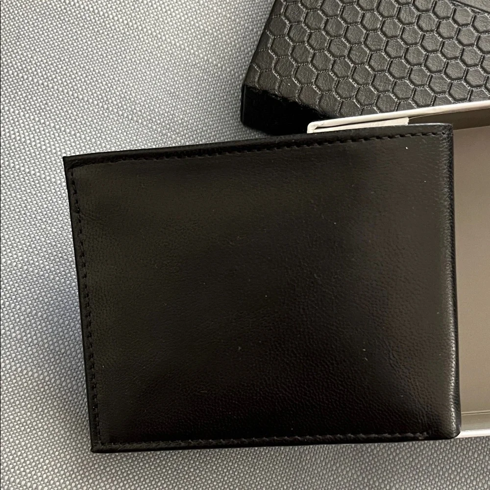 Kenneth Cole Reaction Black Leather Card Holder